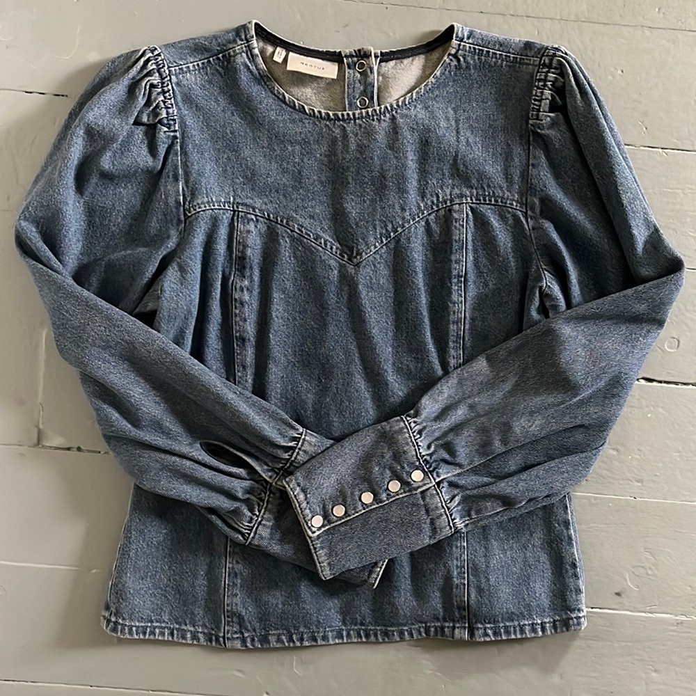 GESTUZ tailored denim top with puff full sleeves and snap embellishment